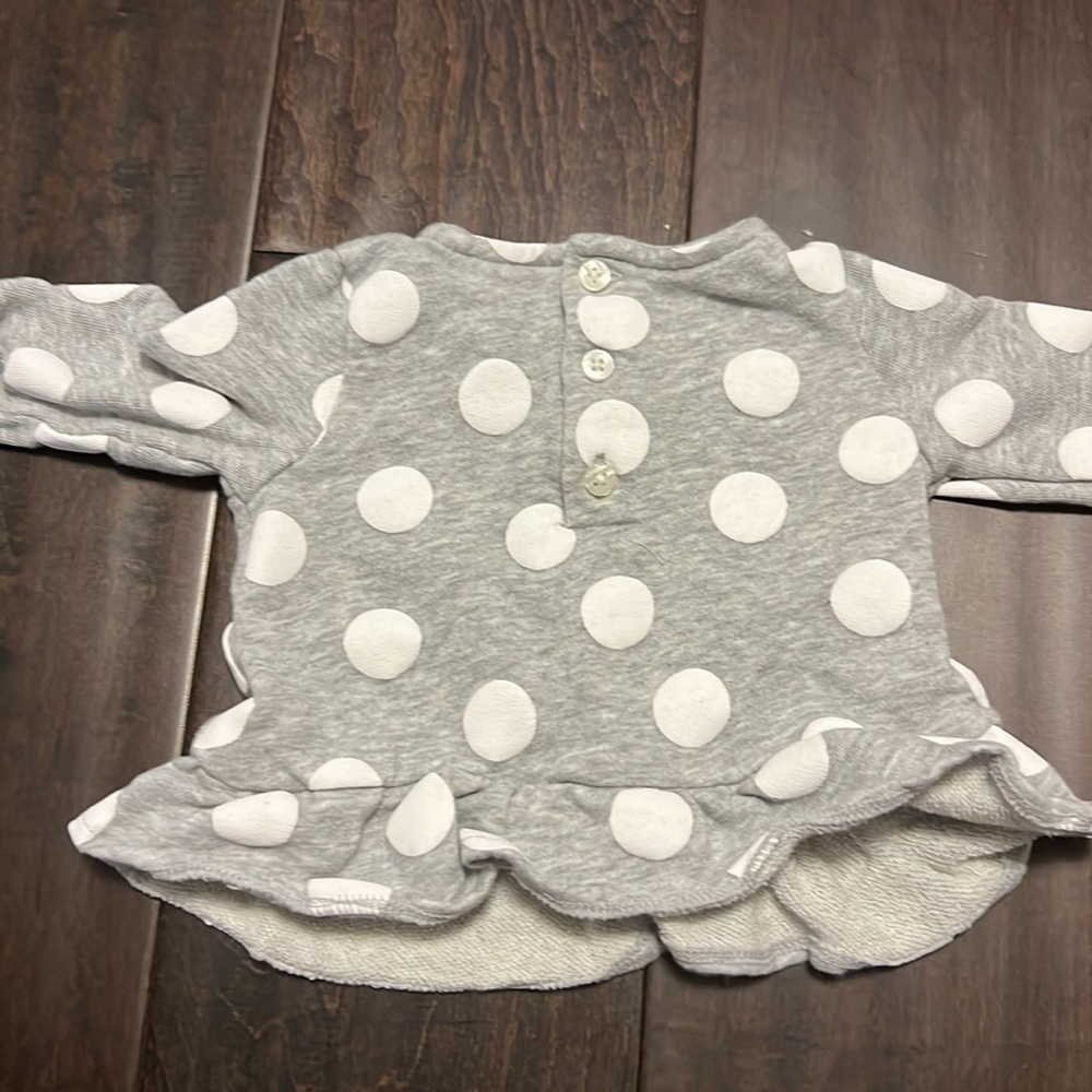 Adorable Carters Baby Girl Gray Polka dot top with sweater leggings outfit! - Picture 3 of 9